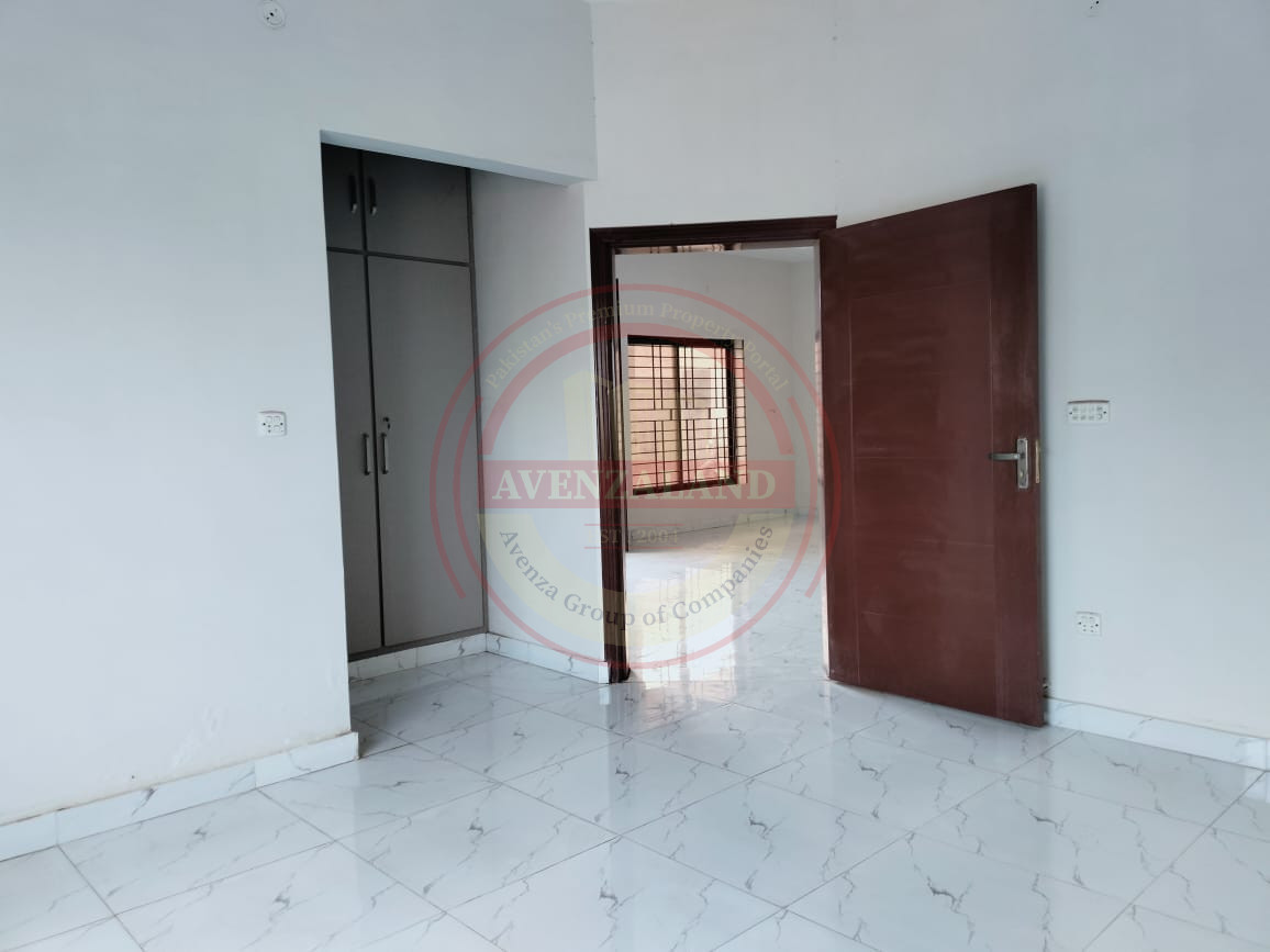 8 Marla Corner House For Sale Bukhari Villas MA Jinnah Road Multan