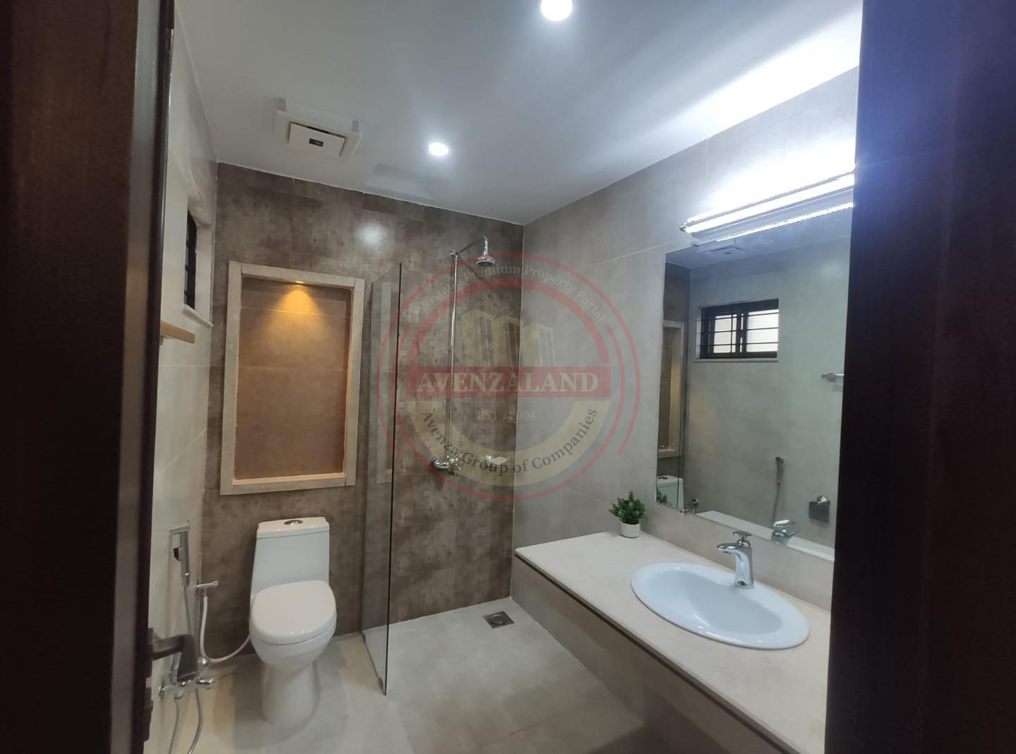10 Marla House For Sale Bahria Phase-8 Rawalpindi