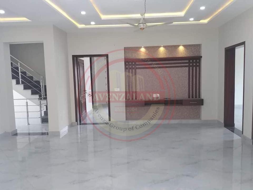 10 Marla House For Sale In Model Town, Multan.
