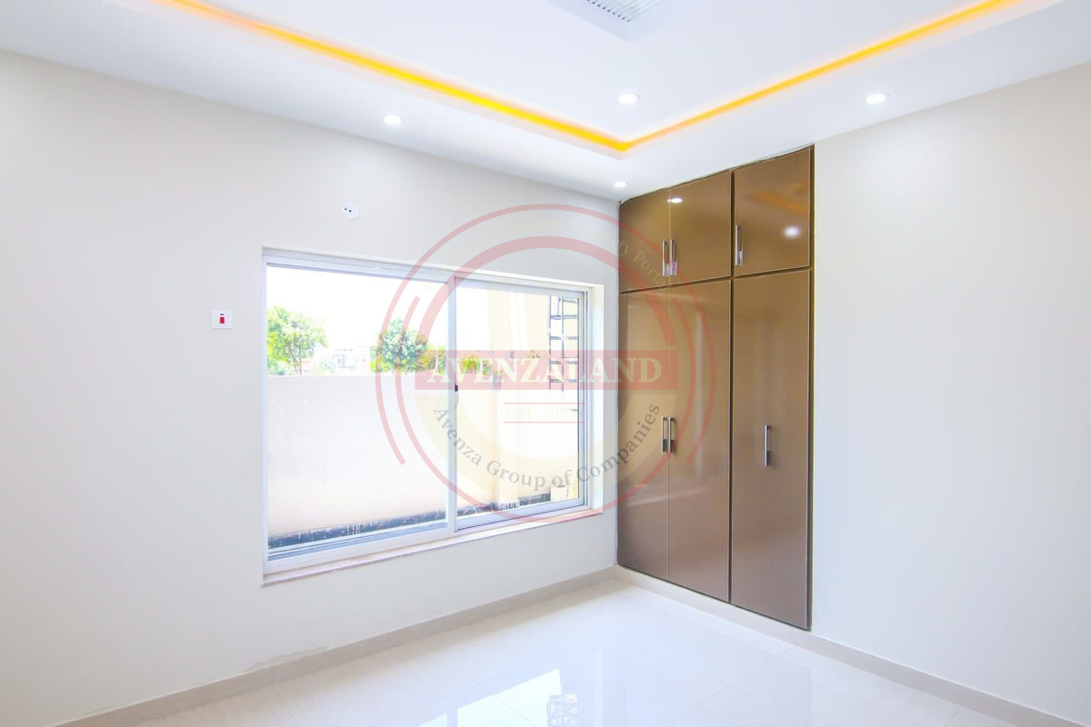 10 Marla House for Sale - Bahria Town Phase 8 Sector 6, Rawalpindi