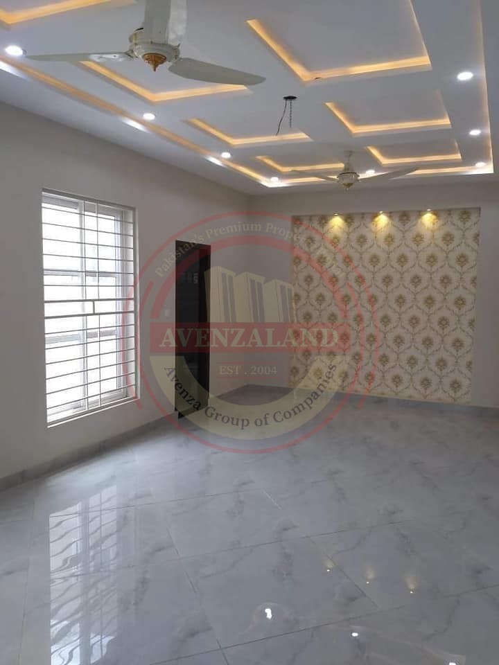 10 Marla House For Sale In Model Town, Multan.