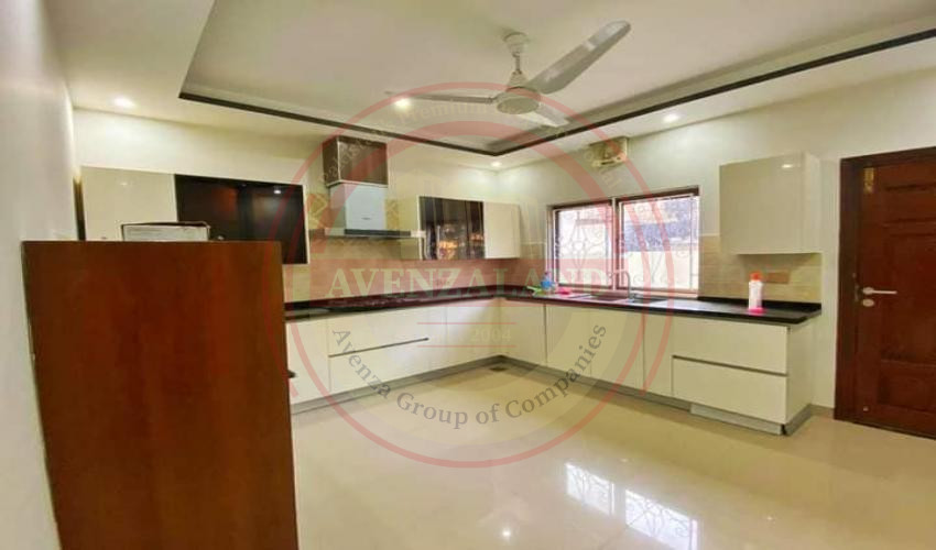 10 Marla House For Sale In Bahria Town Rawalpindi.