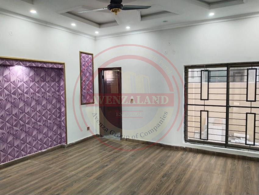 10 Marla House in park view city Lahore