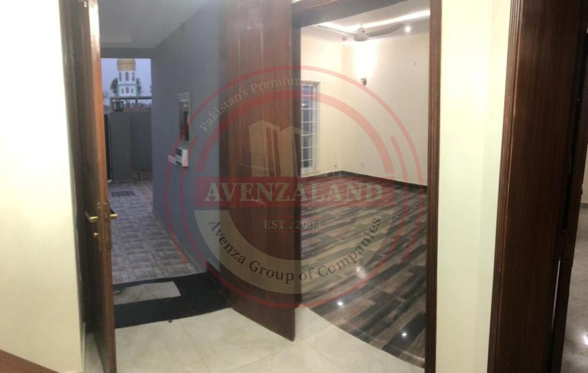 10 Marla House For rent in DHA Lahore 