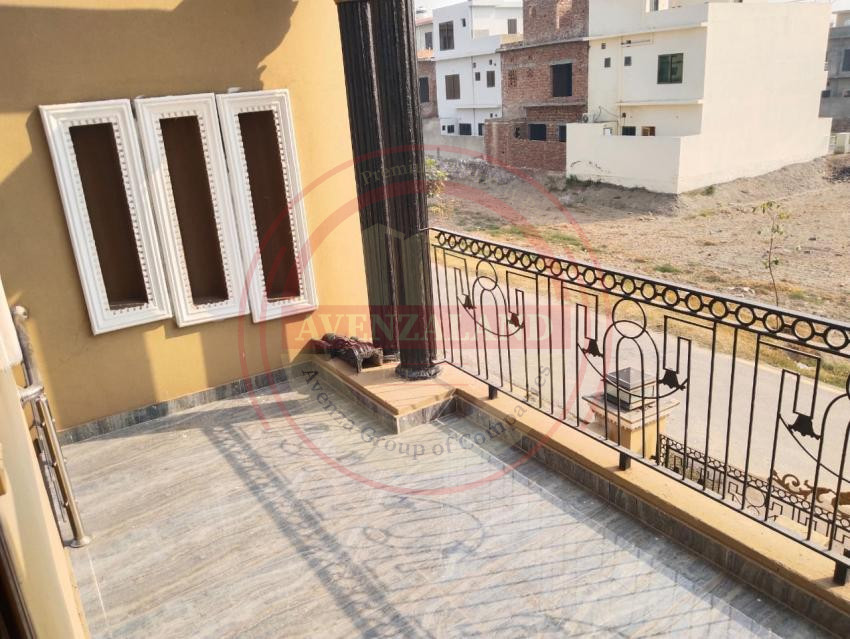 10 Marla House in park view city Lahore