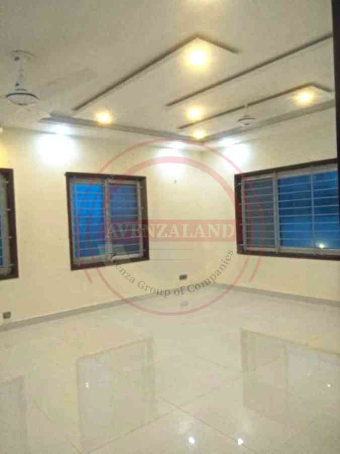 5.5 Marla Flat for sale Gulshan-e-Iqbal Block 11 Karachi