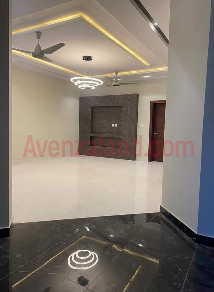 10 Marla House for sale Wall Street Bahria Enclave.