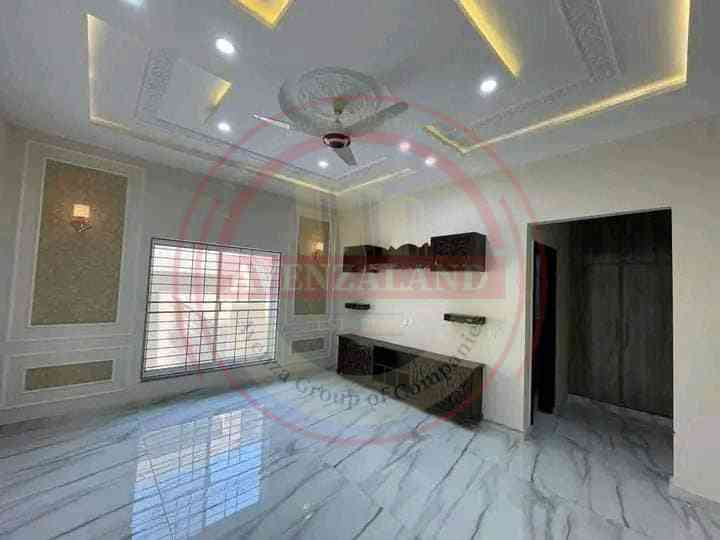 1 Kanal House Available For Sale  Model Town Multan.