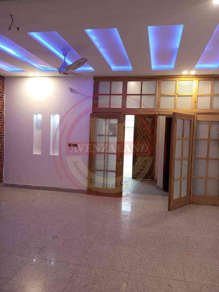 10 Marla house available for rent in Model Town Multan.