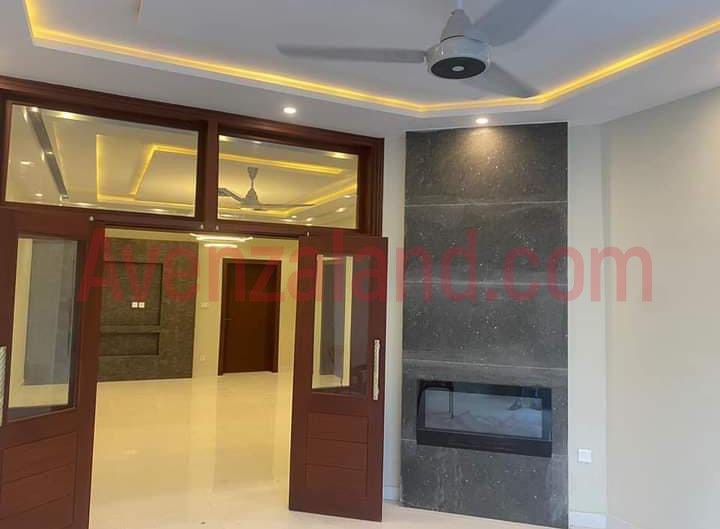 10 Marla House for sale Wall Street Bahria Enclave.