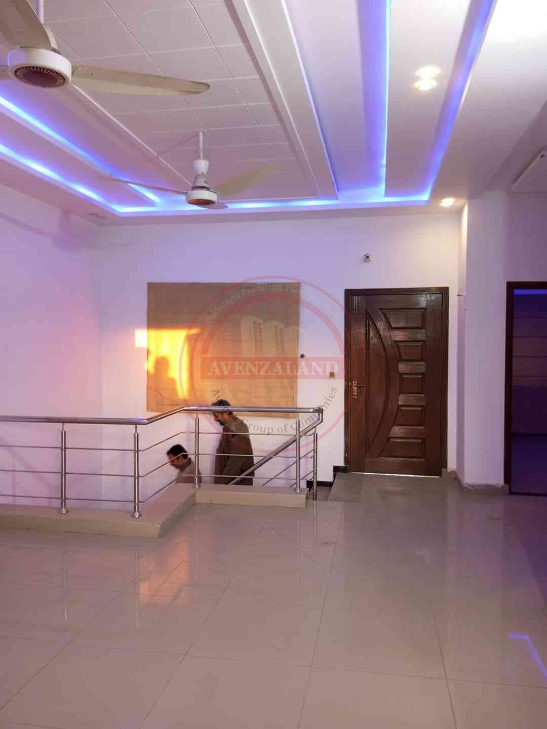 10 Marla house available for rent in Model Town Multan.